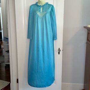 Vtg Lorraine‎ aqua blue nightgown with 3/4 sleeves & a ruffled neck